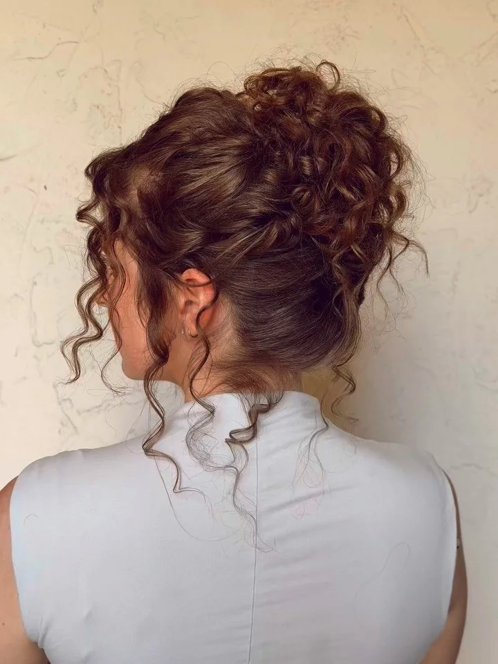 all I wished for Christmas was more curly brides🎄🙏🏼