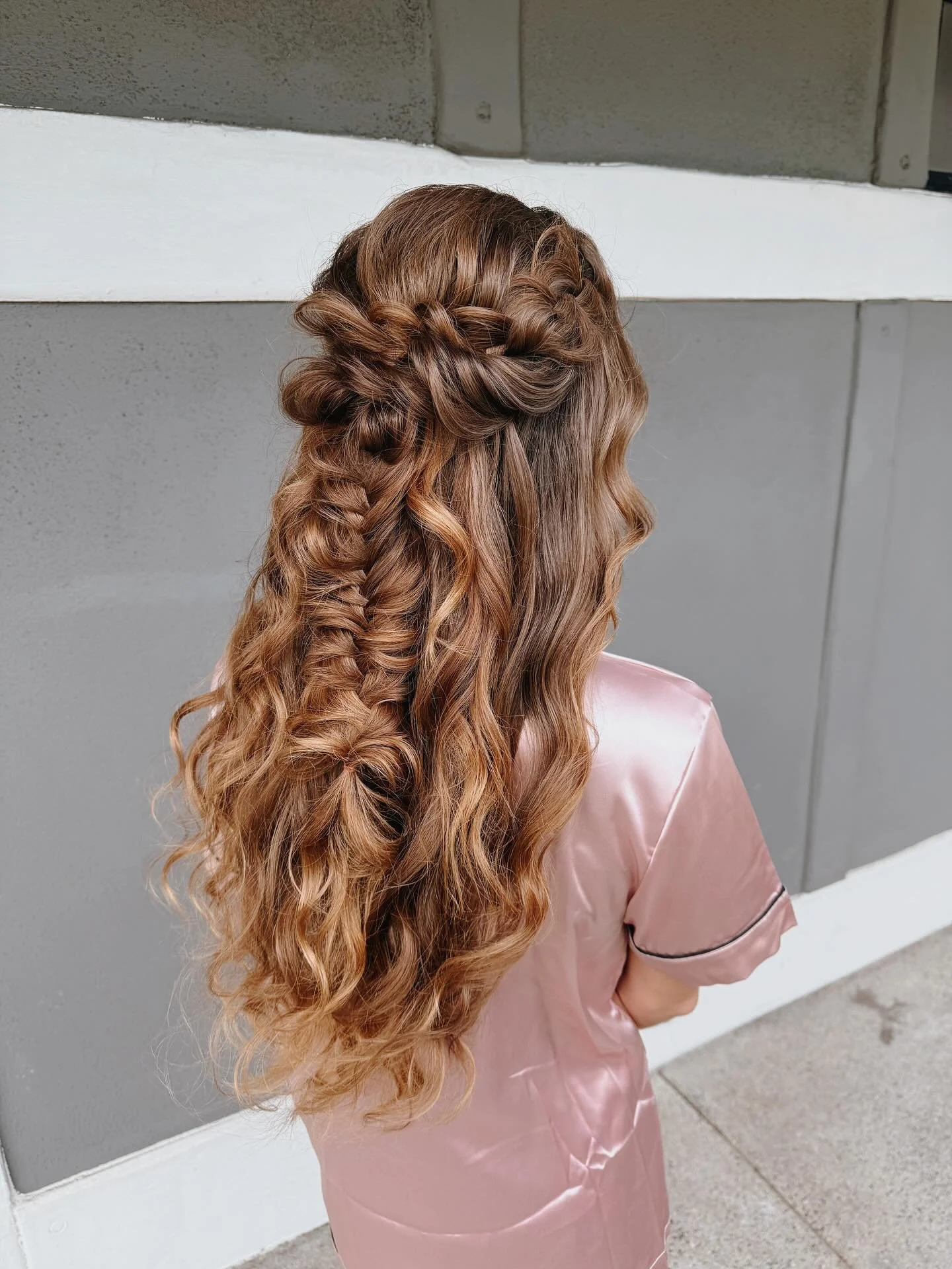 When one of your August brides is a bridesmaid in one of your May brides weddings💘 My clients are the BEST🫶🏻