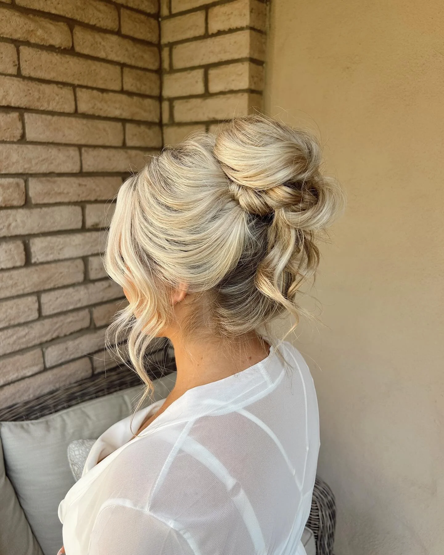If I had to choose a favorite style for 2024, this undone twisted high bun would be it! I&rsquo;ve been loving it on sooo many clients 🤩