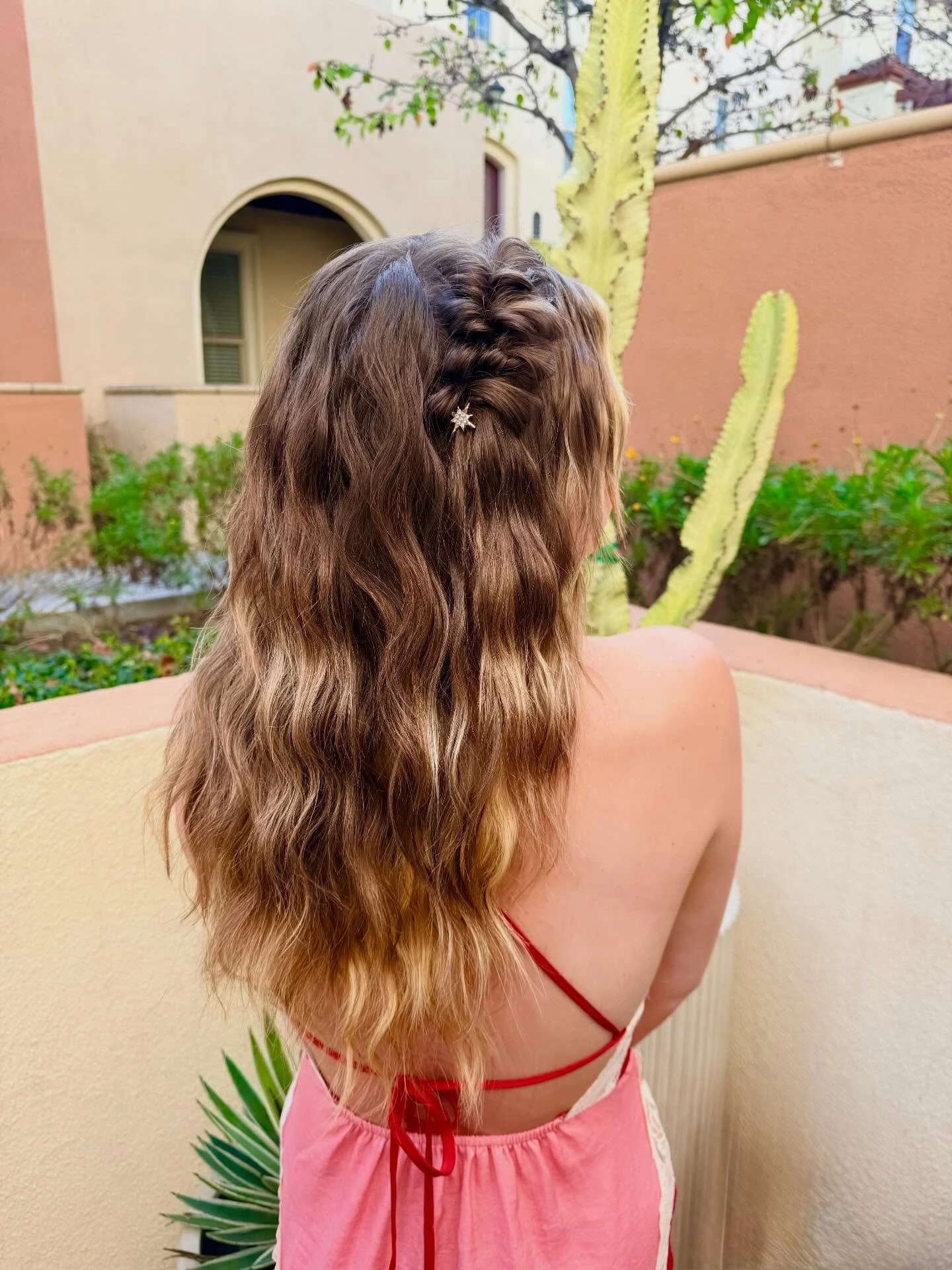 Valentine&rsquo;s Day hair for @isla.jen 💘 Loving big crimped waves lately. So much texture😍