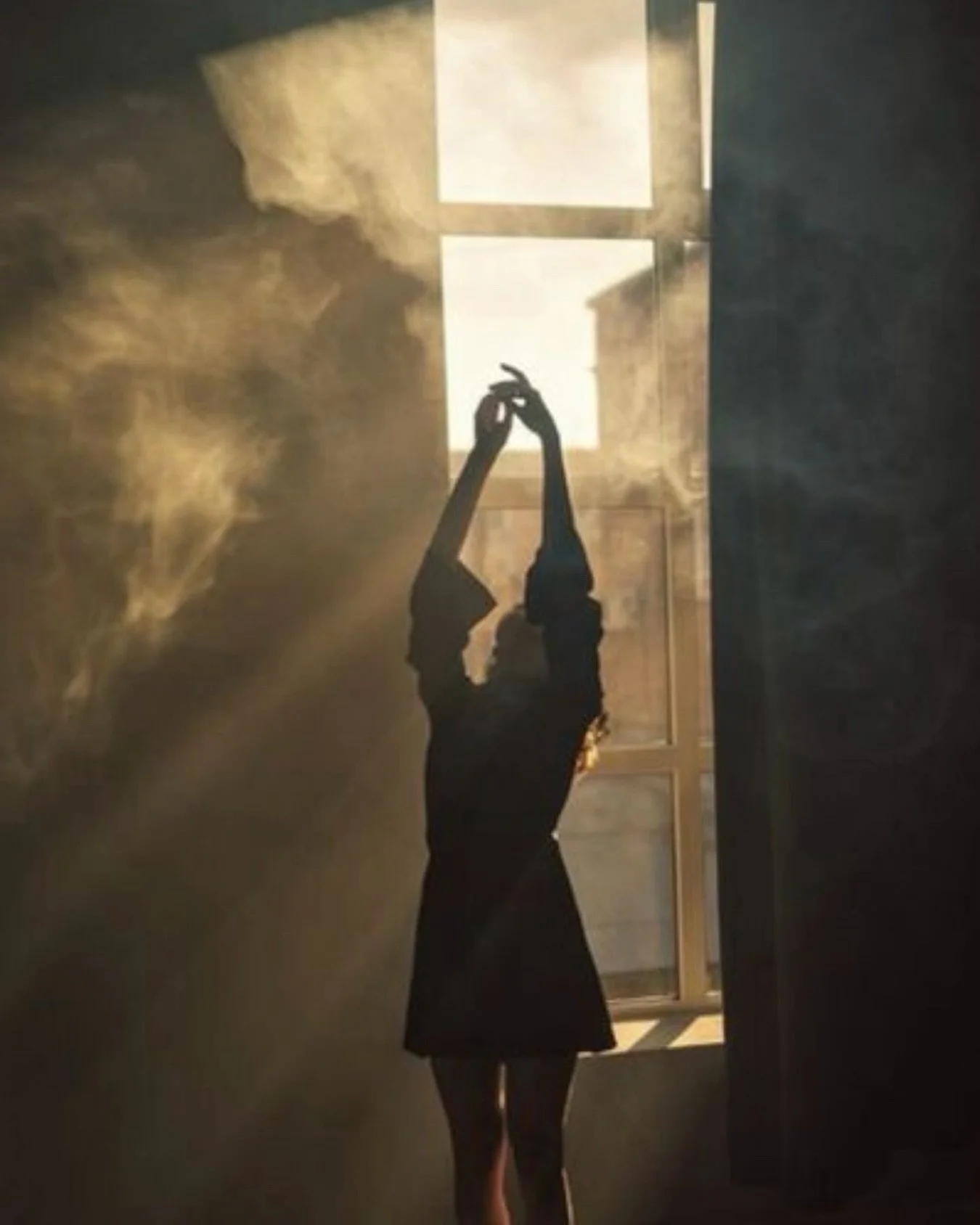 β¨ Happy New Year 2025 to you all! β¨
Dear luminous souls,
May this new year bring you serenity, inspiration, and balance. πΏ Take time to reconnect with yourself, follow your intuition, and honour your rituals. At Parigotte, we are here to support yo