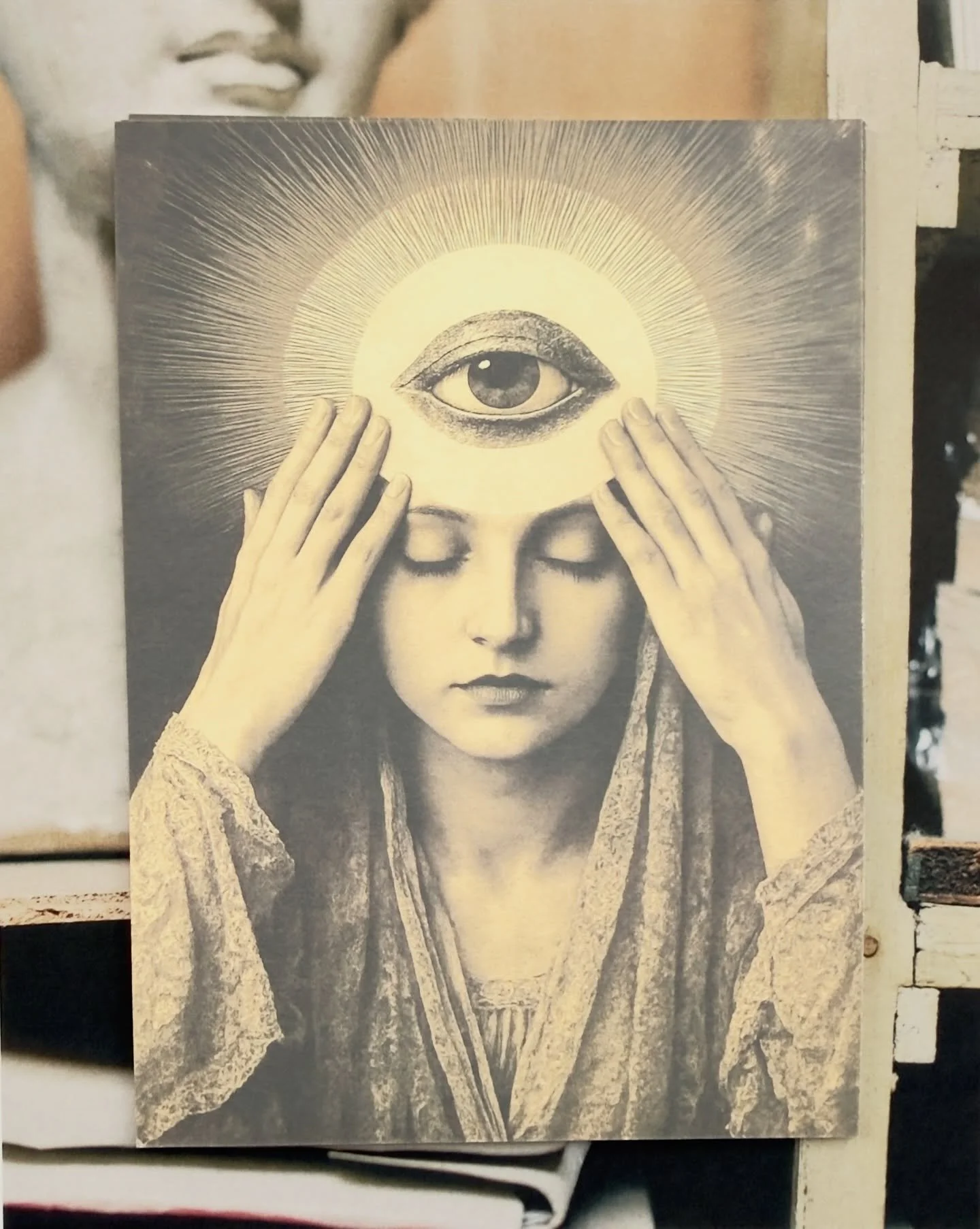 LUNAR CALENDAR 2026 ✶ The Moon&rsquo;s cycles remind us that everything moves, everything returns. Each phase is an invitation to slow down, to observe, to begin again.
Our 2026 lunar calendar is designed as a guide to move through the year with awar