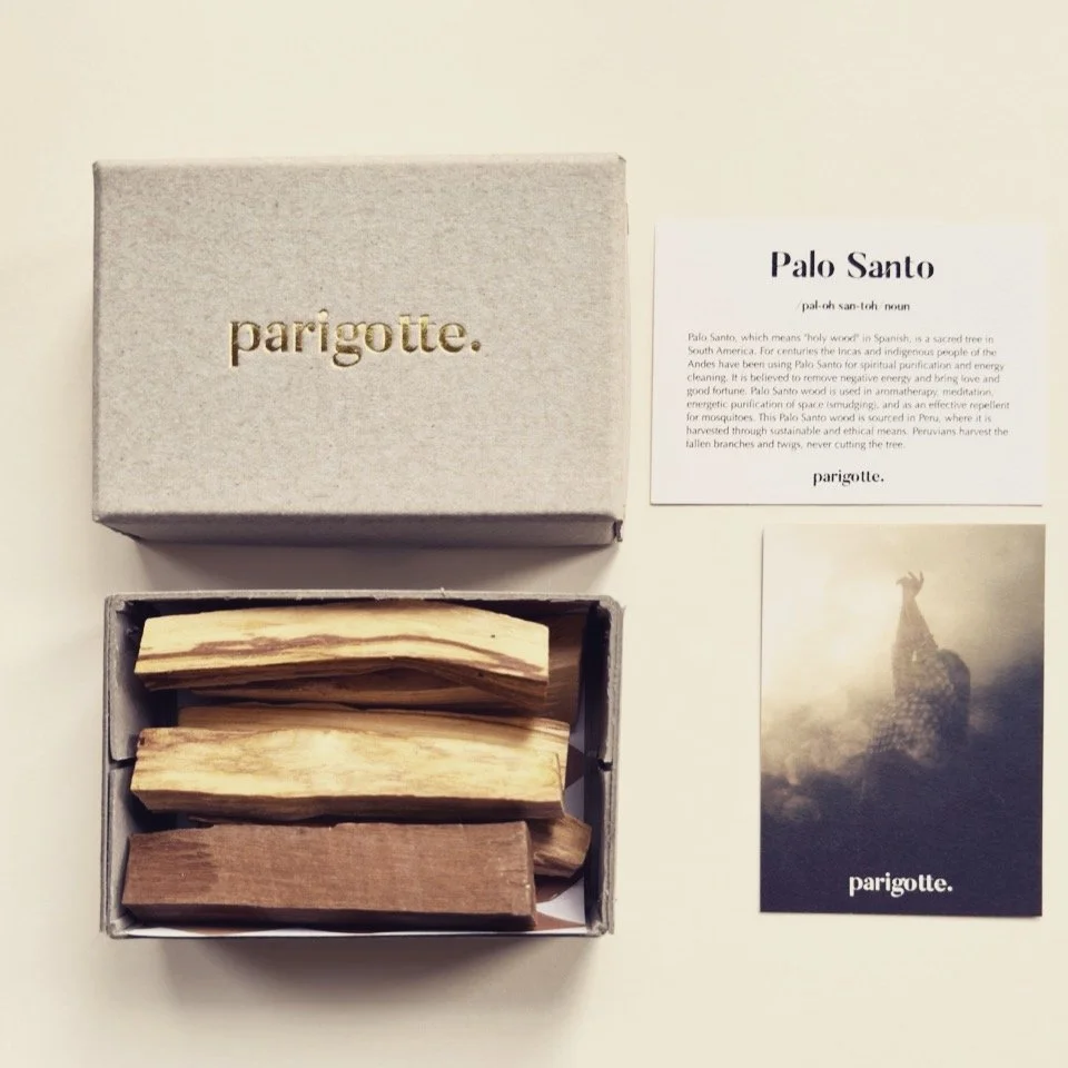 Sacred ritual from Peru
Discover our ethically sourced Paloβ―Santo box: seven AAβgrade sticks, wildβharvested from naturally fallen branches in Peru (approx.β―10β―cm) and presented in a handmade, plasticβfree box
Paloβ―Santo has been used for centuries