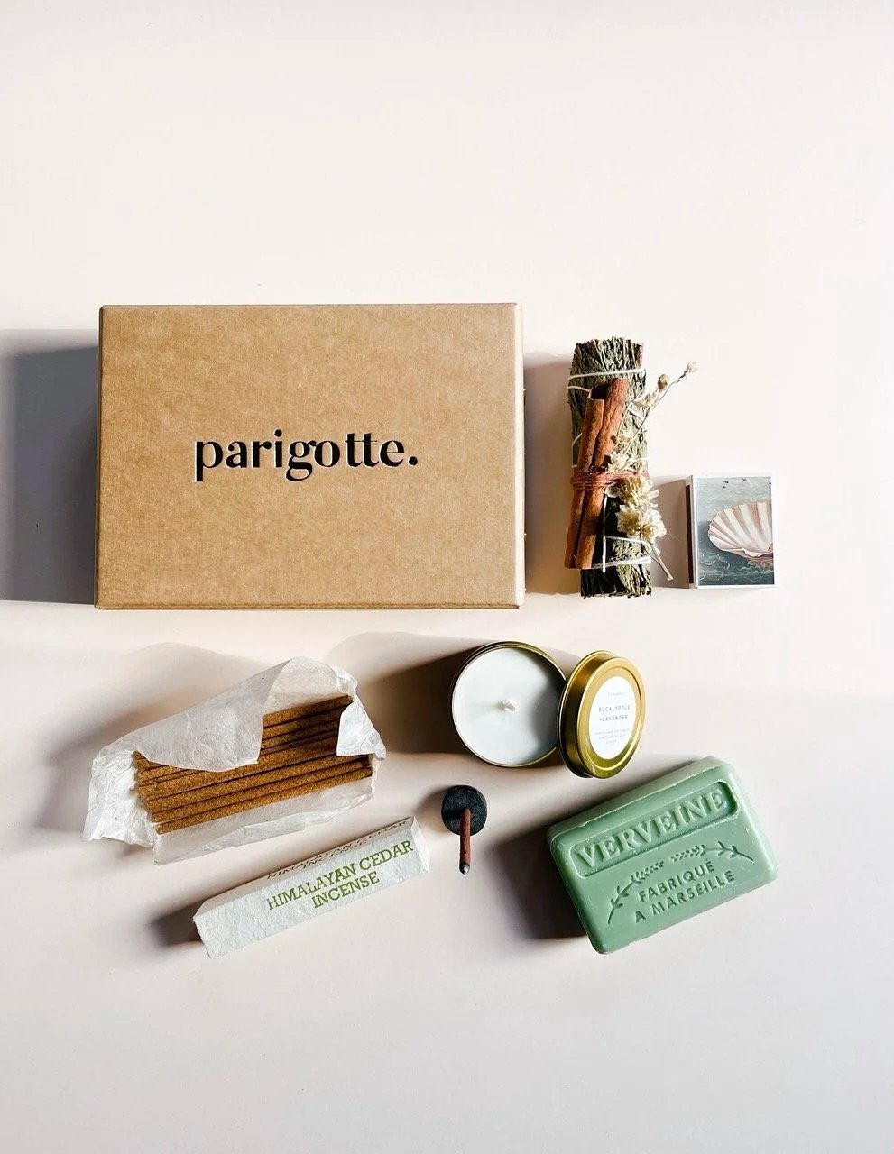 Let yourself be carried away by a gentle melody playing in the background, inviting you to centre yourself and relax.
To extend this atmosphere, here are three treasures from our holistic collection:

&bull; Serenity Box &ndash; a complete kit to est