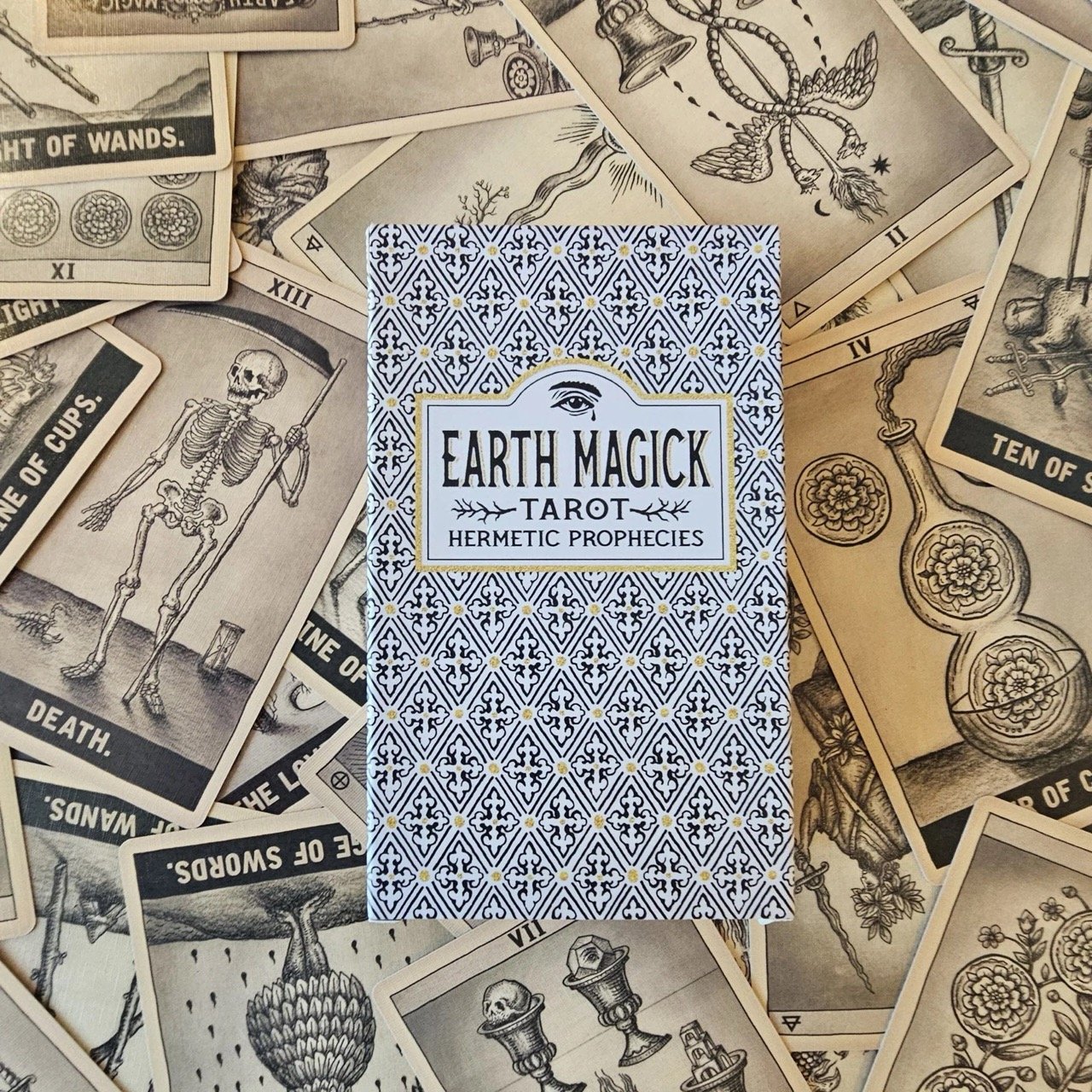Earth_Magic_Tarot_Deck_2000x2000 - Grande.jpeg