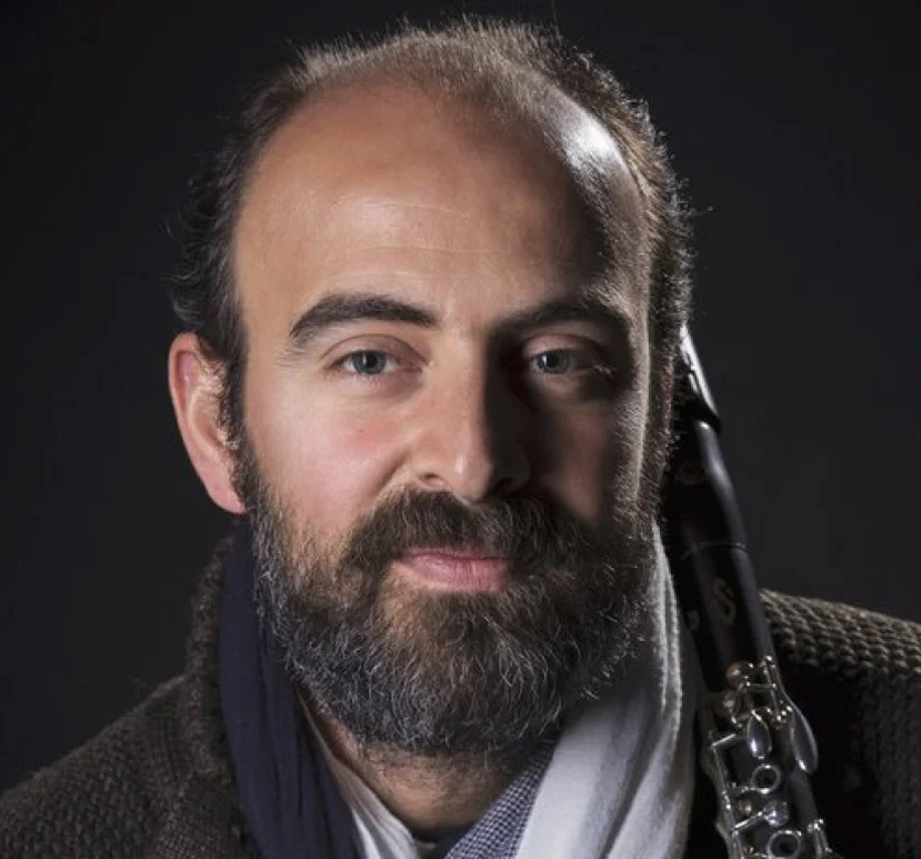 Kinan Azmeh: Clarinet, Composer Hailed as a Virtuoso and Intensely Soulful by the New York Times and Spellbinding by the New Yorker, Kinan Azmeh is one of Syria’s rising stars. Born in Damascus, Kinan was the first Arab to win the premier prize at the 1997 Nicolai Rubinstein International Competition, Moscow. A graduate of New York’s Juilliard school, Kinan earned his doctorate degree in music from the CUNY in 2013. He is artistic director of the Damascus Festival Chamber Music Ensemble, and a frequent guest faculty at the Apple Hill Center for Chamber Music. Kinan is also a member of Yo-Yo Ma’s Silk Road Ensemble. kinanazmeh.com