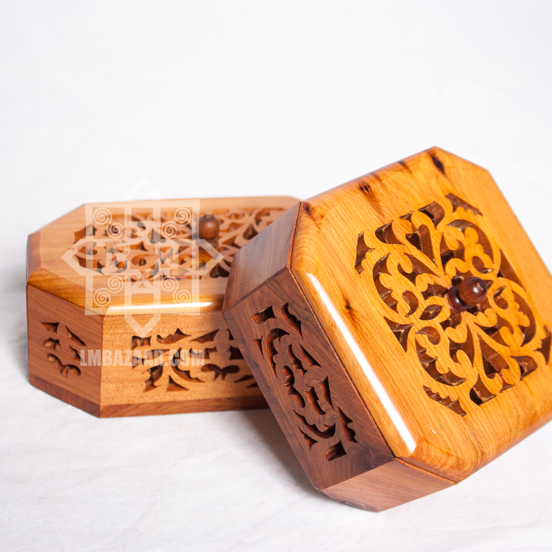 Carved Thuya Wood Trinket Boxes Round Decorative Turned Wood Burl Dishes 