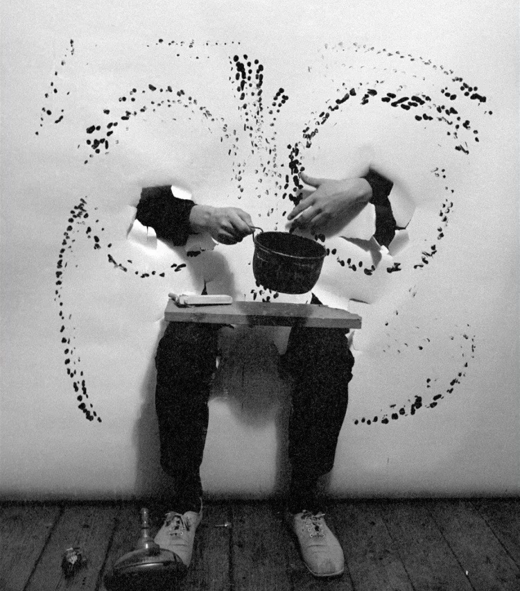  I came across a piece by Milan Grygar, 1969. In collaboration with Center Pieces we reenacted the sound on paper performance. 