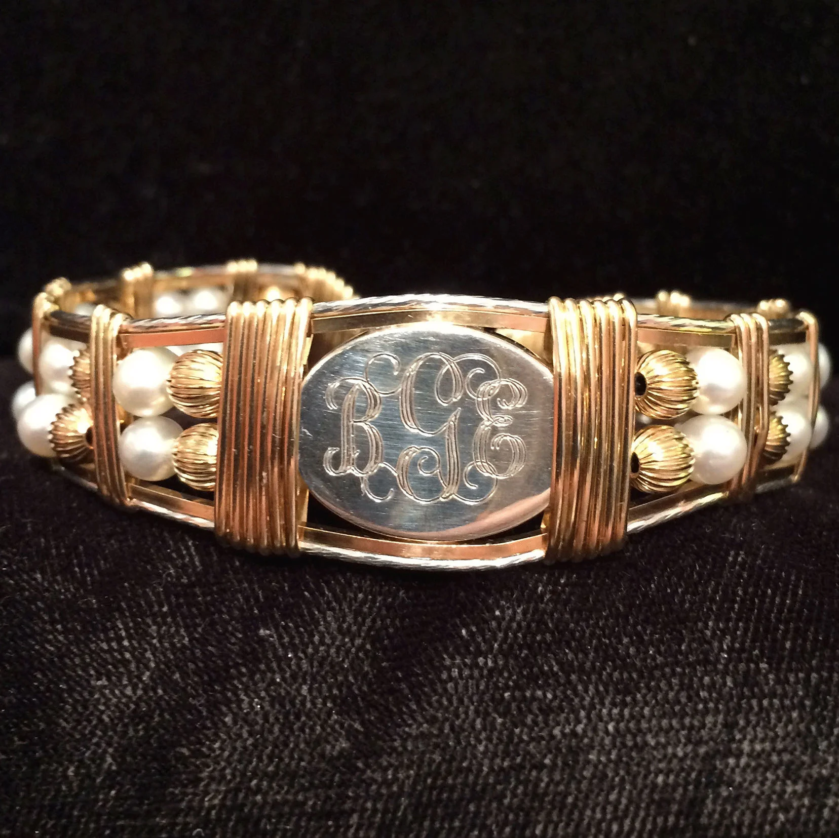 homepageroundmonogrambracelet_2x.jpg