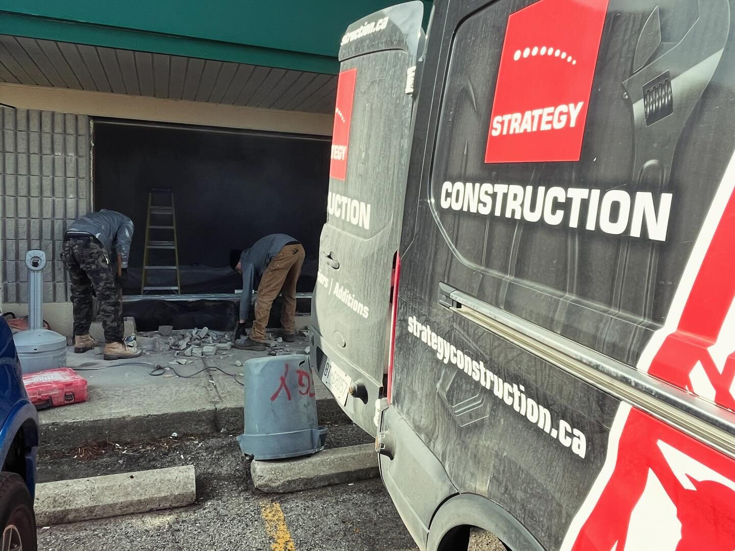 Yes we do Commerical work!!!
Just another commercial door system being installed. 

#strategyconst #hamontcontractor #houserenovation #houserenovations #framing  #housereno #restoration
#bathroomrenovation #burlingtoncontractor #remodel 
#hamiltoncon