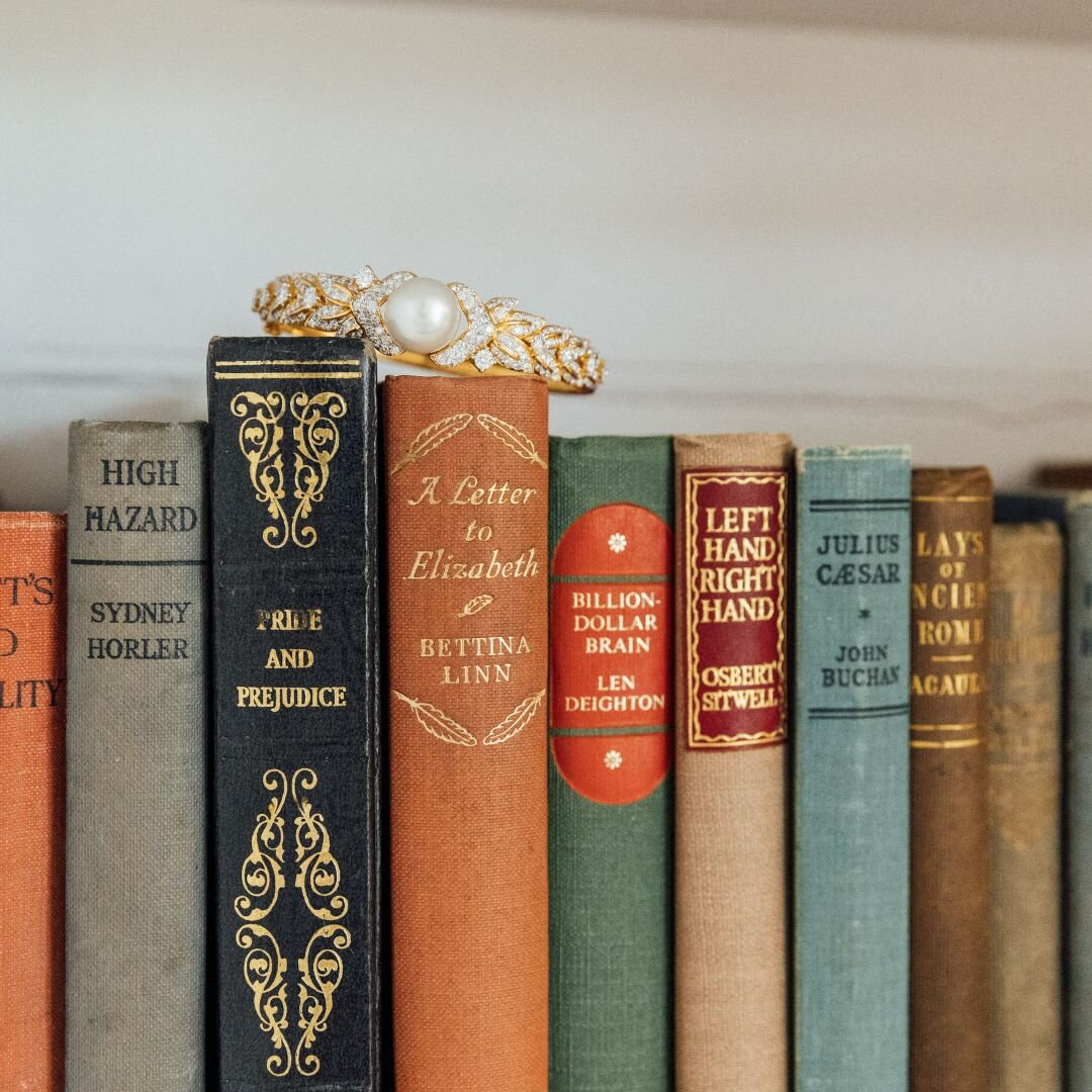 Bookish details
.
.
.
.
.
#scottishweddingphotographer #edinburghweddingphotographer #cairnsfarmestate #newhallestatewedding #scotlandweddingphotographer #weddingphotoinspiration #romanticwedding #weddingphotoinspo #weddingdetails #elegantwedding #we