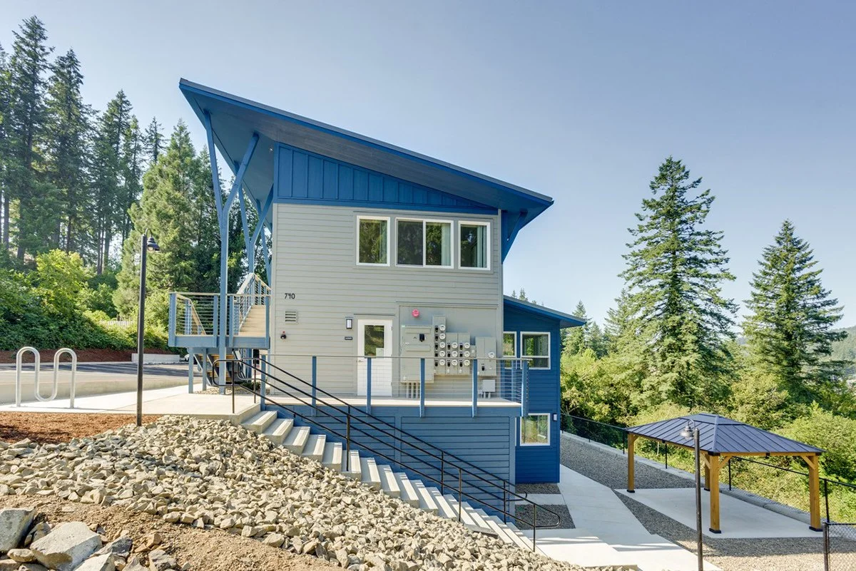 Blackberry Hill side - web - Credit Jason Kaplan Photography.jpg