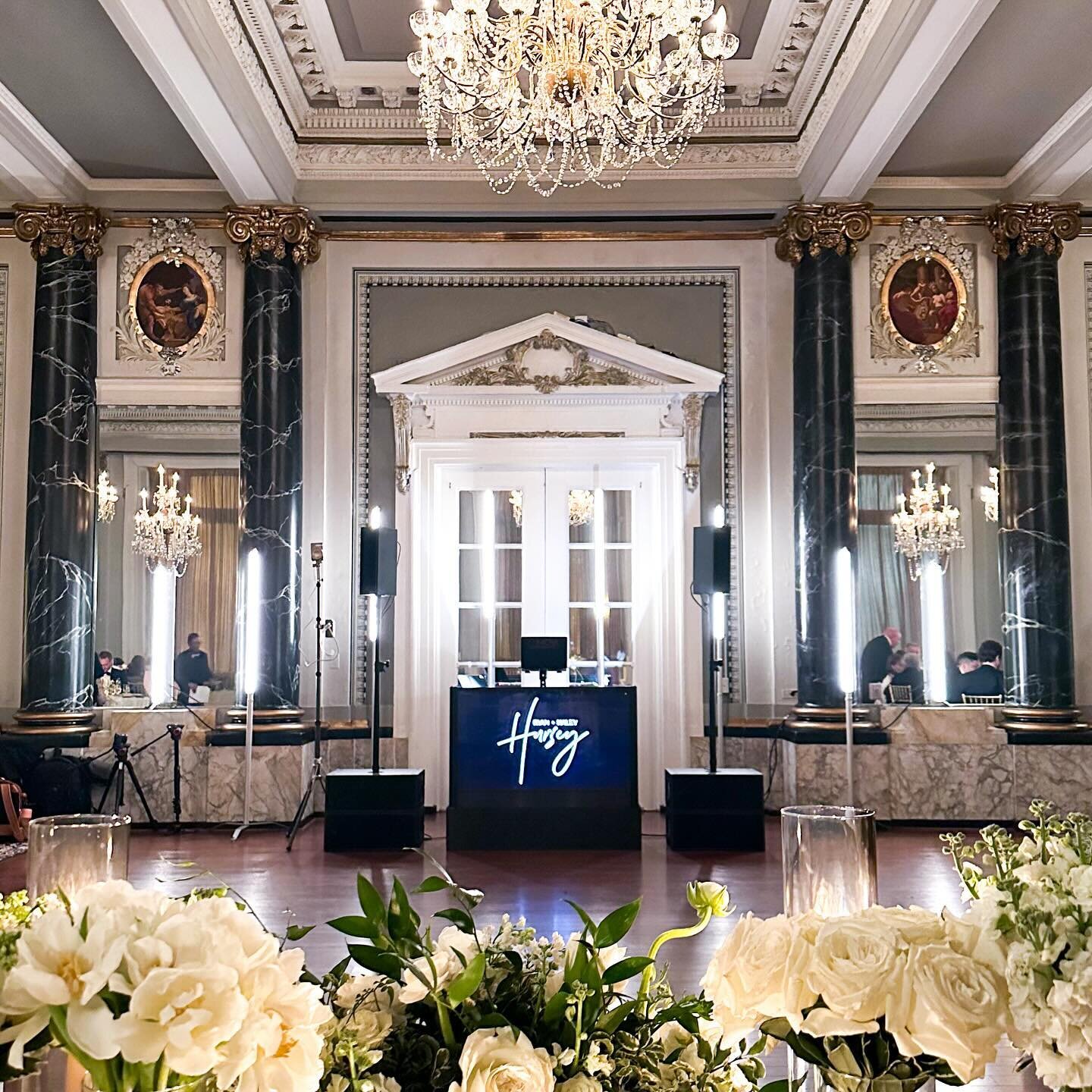 Touch of class. 🤌🏽

Powered by: RCF // @rcfusa x @rcf_audio 
Photographer: Addy Rae Photo // @addyraephoto
Planner: Social Graces Events // @socialgracesevents
Venue: The Belvedere // @belvedereandcoevents
Florist: Blush Floral Design Studio // @bl