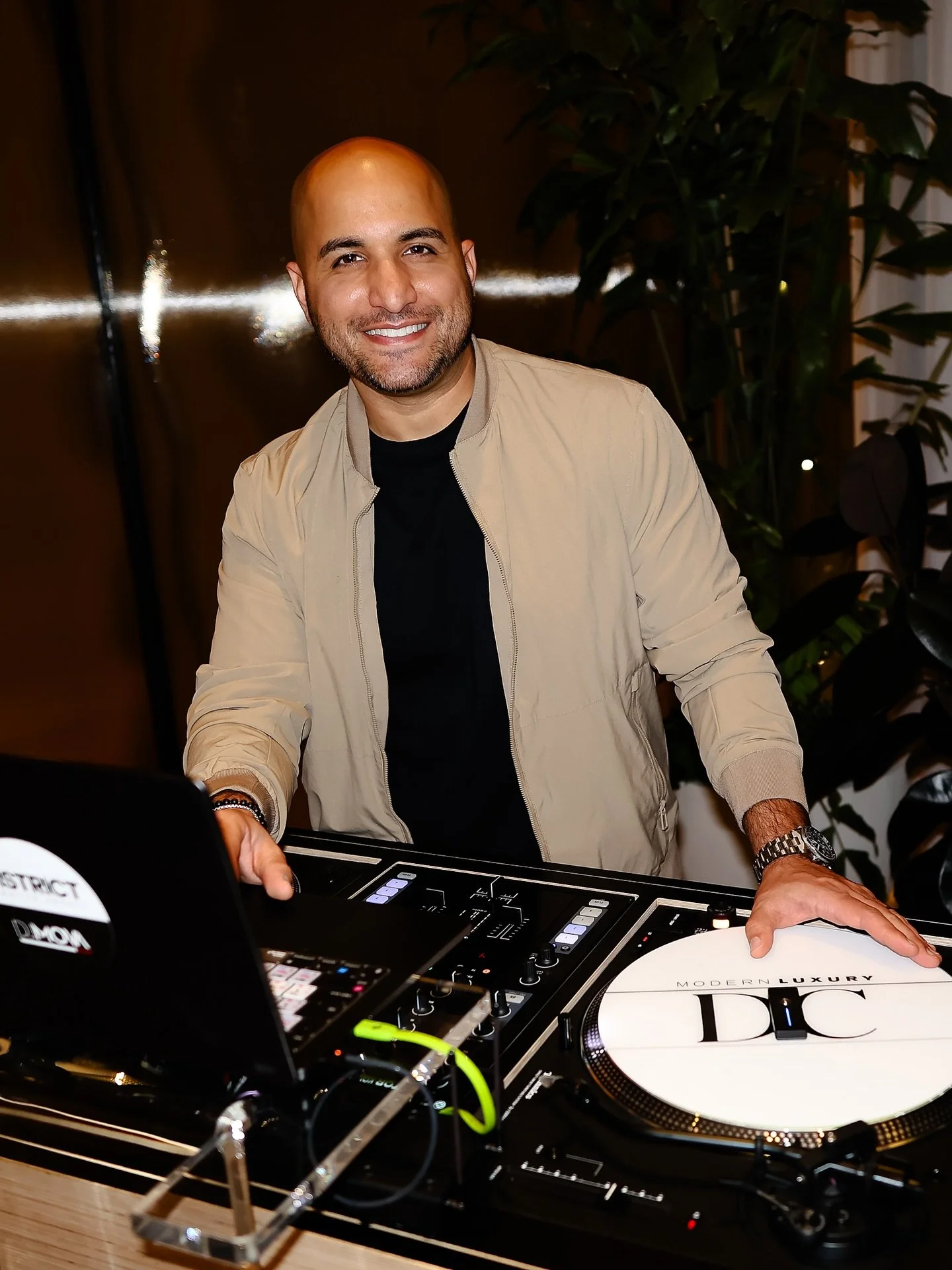 November IRL 🍁

Not pictured: emails&hellip; lots and lots of emails.
Powered by: @rcfusa // @rcf_audio 
📸: @districtcreativeagency @djphlipz