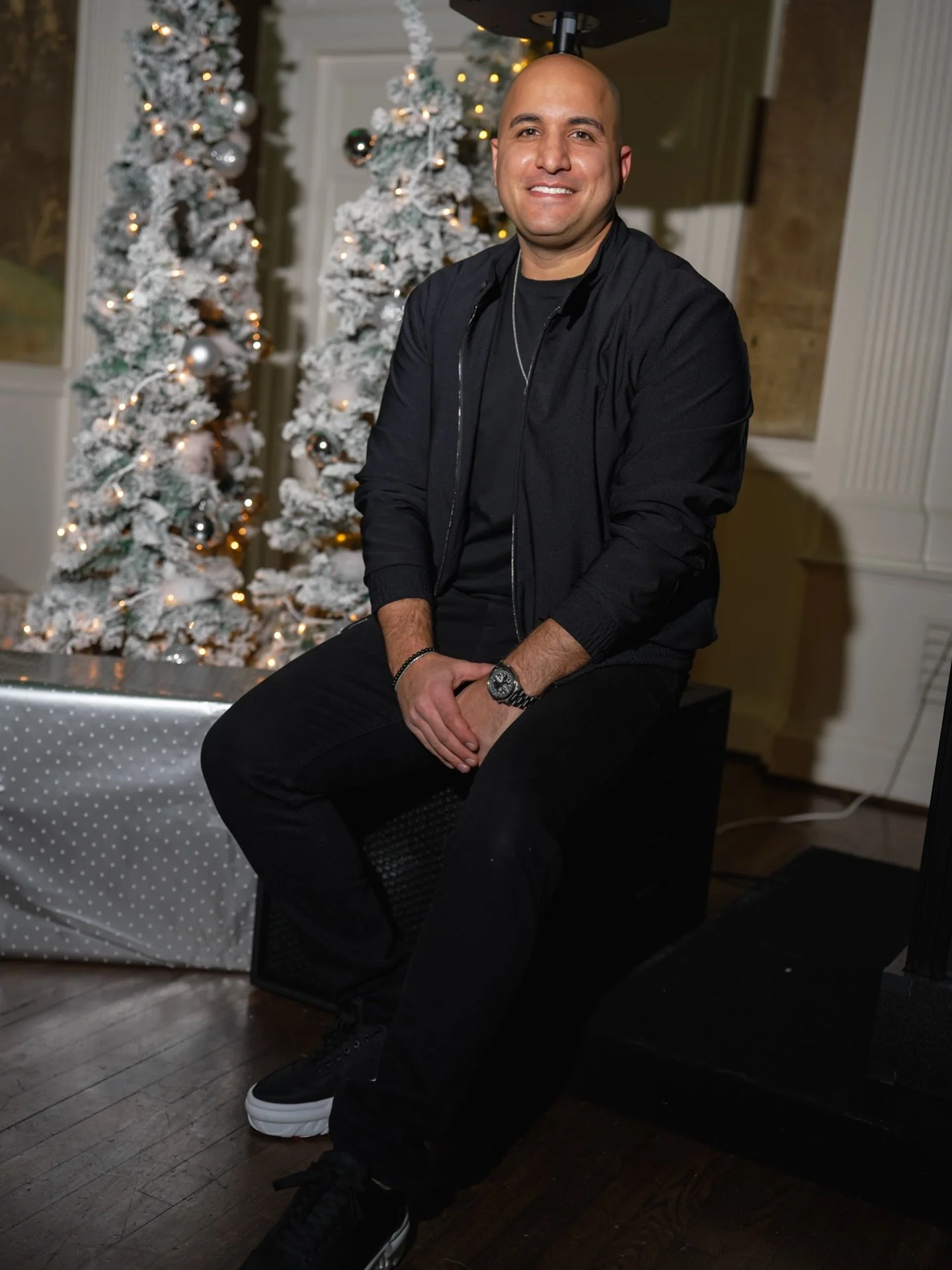 Happy holidays and cheers to 2026!

📸 @chrisbryandcm