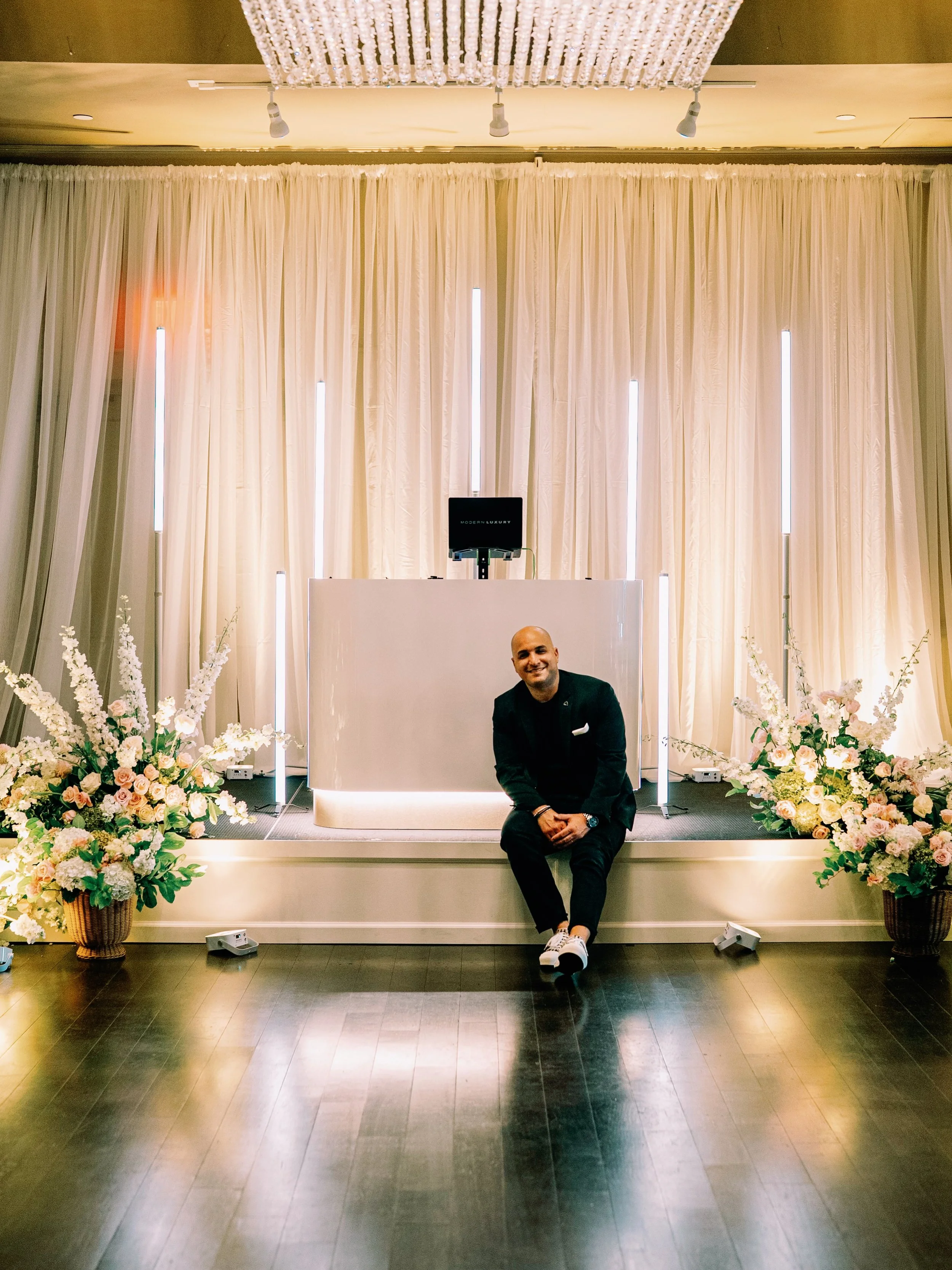 Pinkies up, we like the finer things!🤌🏽

Powered by: @rcfusa // @rcf_audio // @districtcreativeagency 

Vendors ⤵️
Couple: @sadie.bags @blakesebring4 
Florist: @bfloraldc_ 
Venue: @lakewoodcountryclubrockville 
Photographer: @meghanelizabethphotogr
