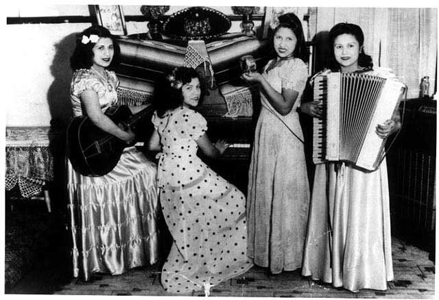 Las Hermanas Rangel, female musical group, West St. Paul