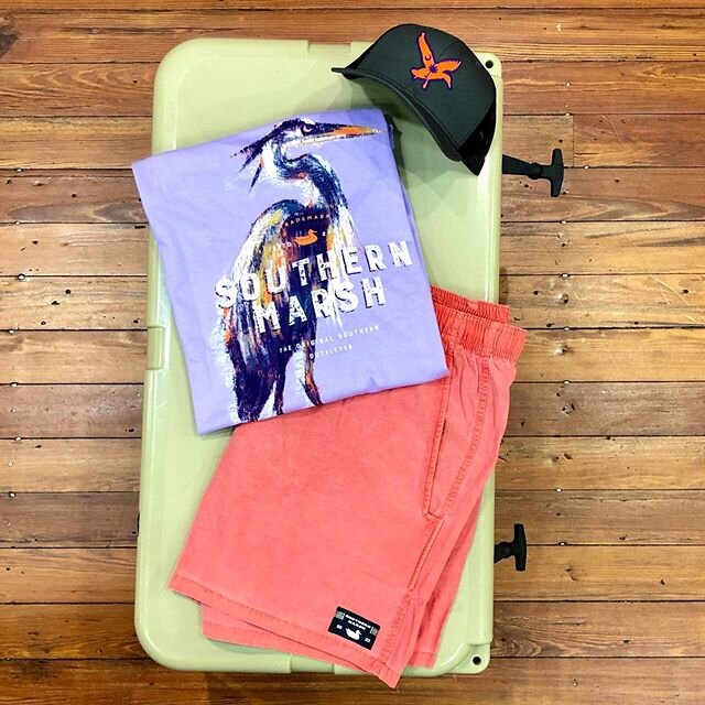 New outfit for the weekend ⭐️⭐️⭐️⭐️⭐️
Grab all our Southern Marsh clothing 25% off online! No code needed! .
.
.
.
.

#southernsnap #snapofthesouth #southernmarsh #vineyardvines #southernshirt #patagonia #yeti #yeticoolers #costa #costadelmar #southe