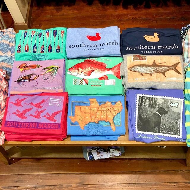 Shop our 25% off sale online!! You get free shipping with any order over $49! Plus, free gifts with every order!
.
.
.
.
.

#southernsnap #snapofthesouth #southernmarsh #vineyardvines #southernshirt #patagonia #yeti #yeticoolers #costa #costadelmar #