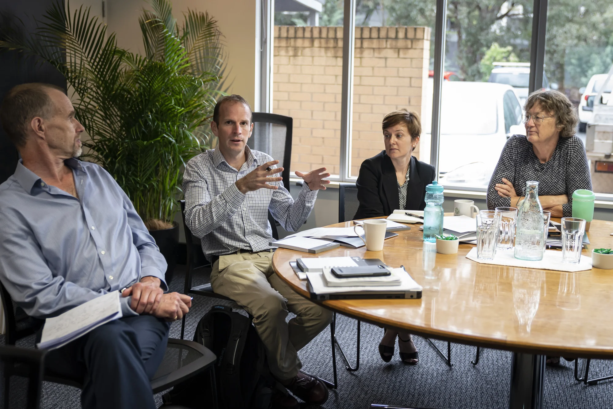 (L-R) Dan Walker (ACIAR Chief Scientist), Dave Penton (CSIRO SDIP) and ACIAR Research Program Managers Sarina McFadyen (Farming Systems) and Irene Kernot (Horticulture) discuss options for diversification of farming systems in the EGP.