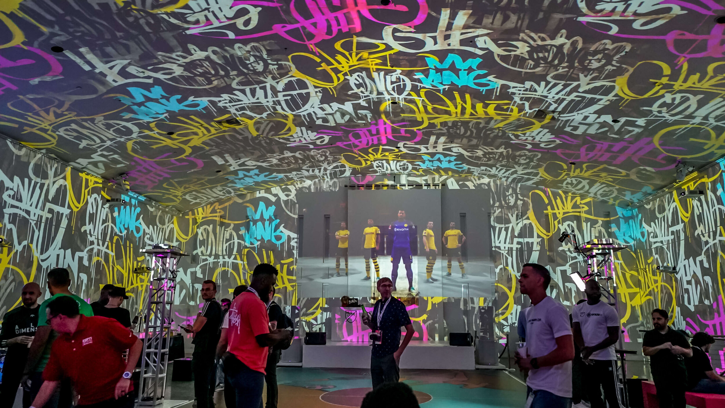 PROJECTION MAPPING &amp; IMMERSIVE GAMING ENVIRONMENTS