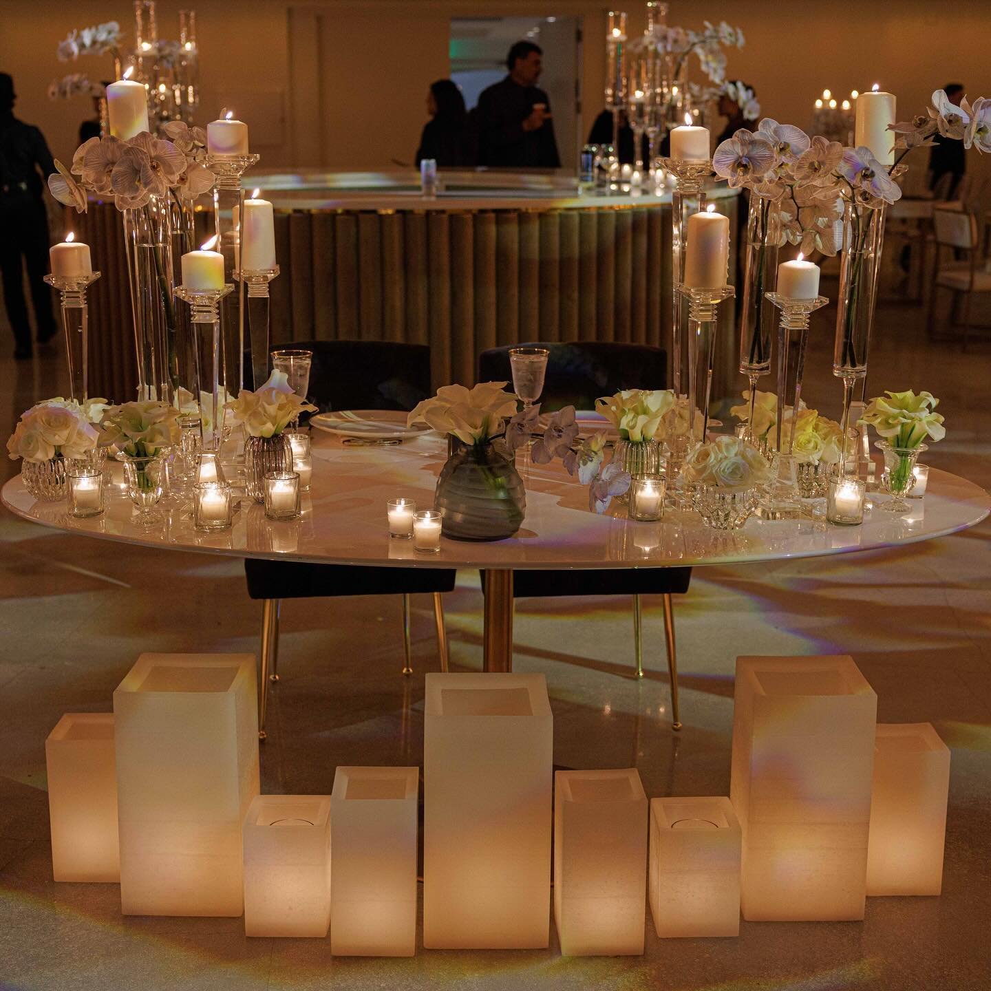 The perfect glowing sweetheart table for the glowing and gorgeous bride &amp; groom!
-
@cammur 
@sharkowitz
@jspstudios
@jenashproductions 
@unitedprojection 
@thetemplehouseweddings 
-
-
#weddings #miamiwedding #weddingvenues #weddingvenuemiami #wed
