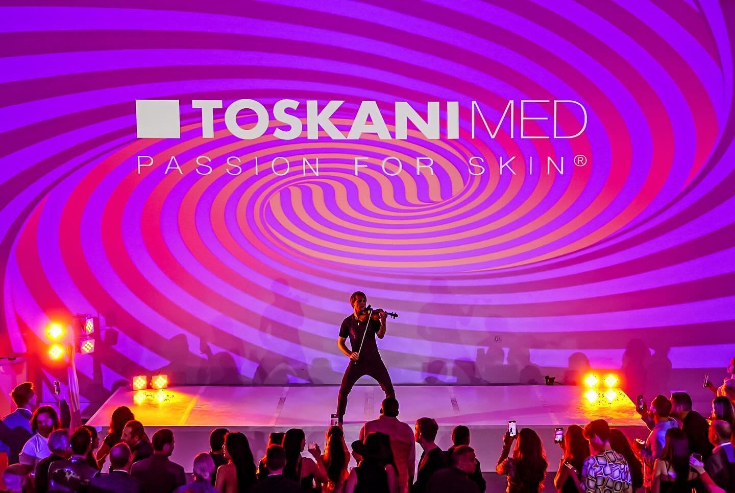 Sensory immersion 🪩
Loved this incredible electronic violin performance by @kostialucky paired with fantastic visuals for the Toskani USA launch party.
-
-
-
-
-
-
#violinist #electronicmusic #electronicviolinist #miamivenue #miamieventcenter #miami