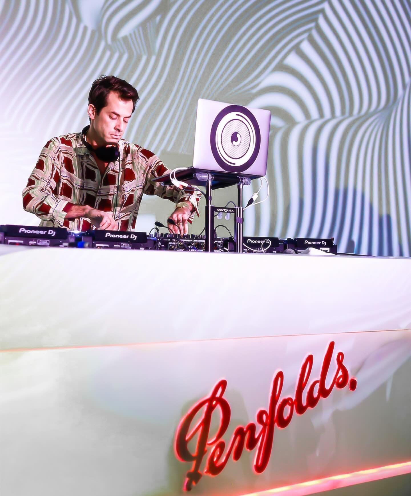 @iammarkronson playing for an incredible immersive experiential night of wine tasting, paired with phenomenal digital art and great music for Penfolds Wine.
-
@penfolds  @vellum_la
@iammarkronson 
@unitedprojection 
@9rooftops 
-
Penfold guests were 