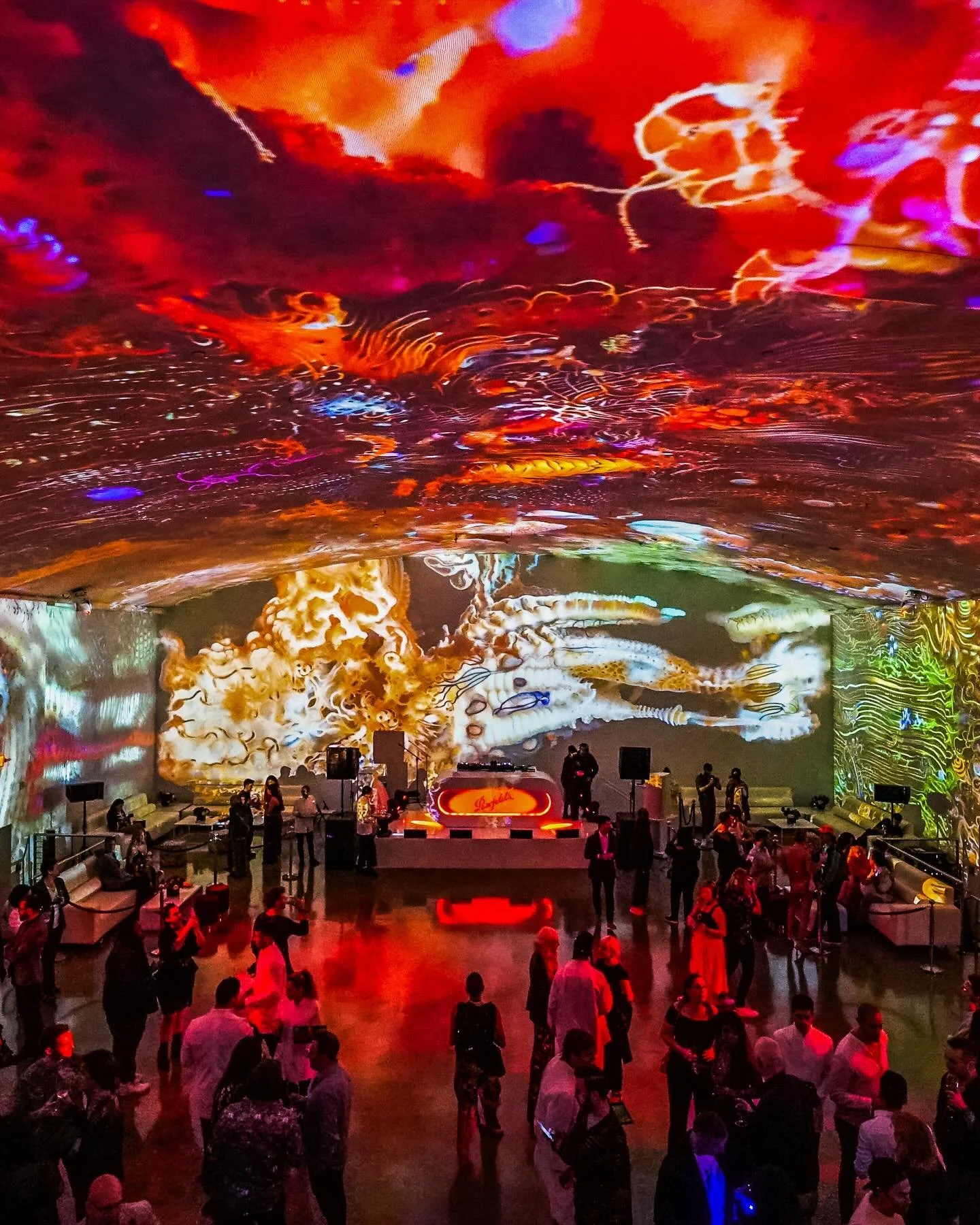 An incredible immersive experiential wine tasting, paired with phenomenal digital art and great music for Penfolds Wine.
-
@penfolds  @vellum_la
@iammarkronson 
@unitedprojection 
@9rooftops 
Picture here art by @nicolassassoon and curated by Vellum 