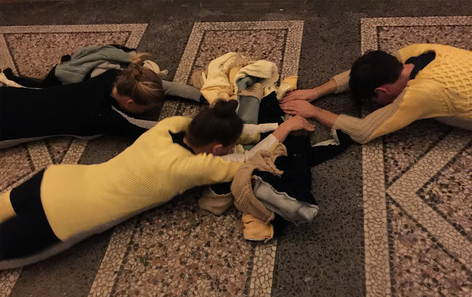 Performance an der Akademie der bildenden Künste Wien am Schillerplatz