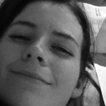 🥁 Top of the bill for Poetry Southampton #8 is... Amy Grandvoinet!

@amy_k_grandvoinet is a writer/artist living in Aberystwyth working on a PhD about &lsquo;literature&rsquo; + &lsquo;psychogeography&rsquo; via AHRC funds. 

She&rsquo;s critiqued p