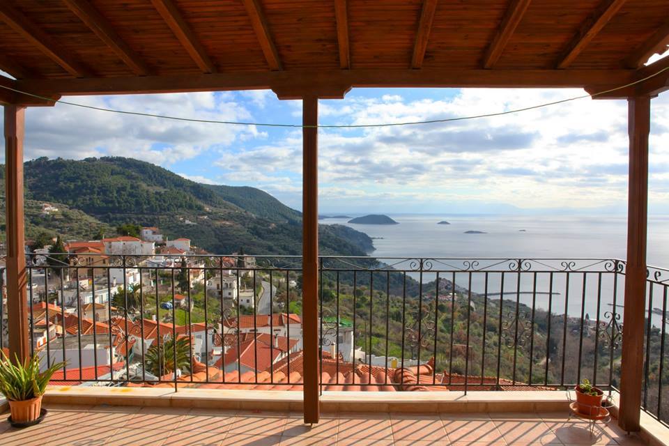 house_with_a_fantastic_seaview_in_glossa_5.jpg
