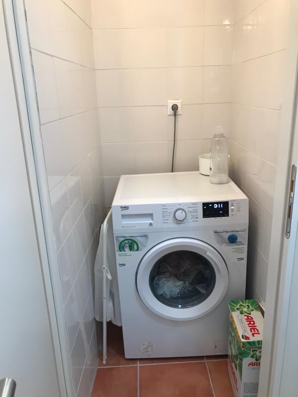 lovely_three_bedroom_house_in_the_heart_of_glossa_washing_machine.jpg