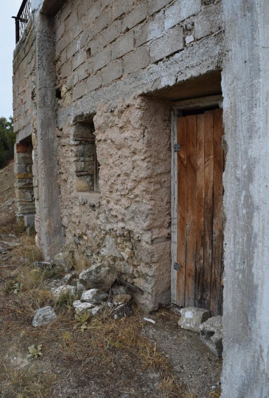 Land_with_small_farmhouse_and_small_building_second_building_downstairs.jpg