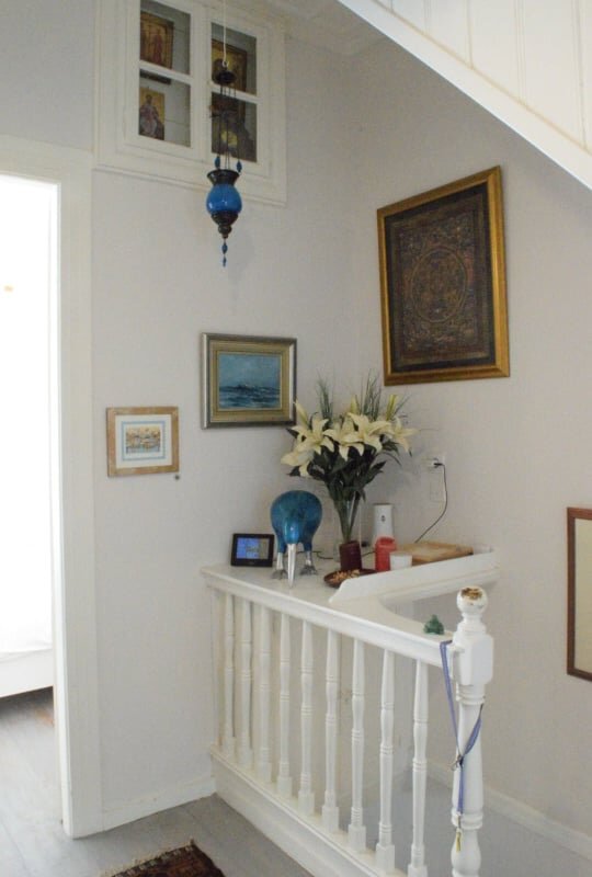 spacious_townhouse_in_the_centre_of_Skopelos_hallway_first_floor.jpg