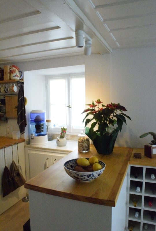 spacious_townhouse_in_the_centre_of_Skopelos_kitchen_counter.jpg