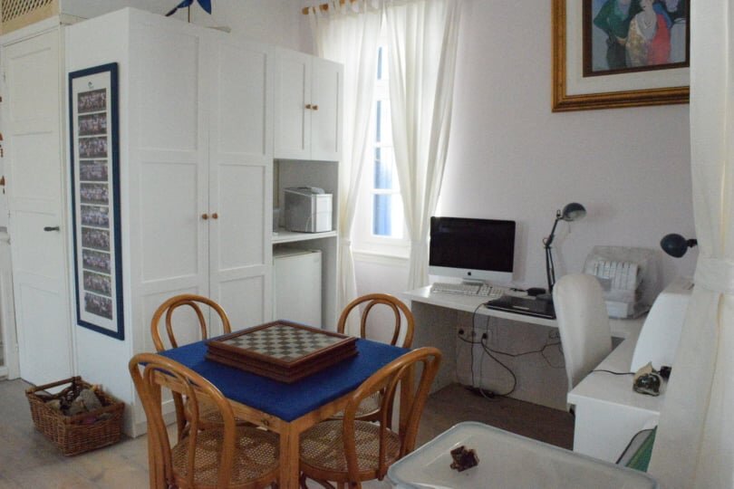 spacious_townhouse_in_the_centre_of_Skopelos_office.jpg