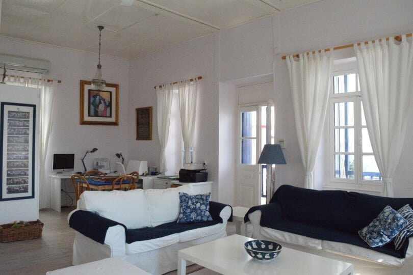 spacious_townhouse_in_the_centre_of_Skopelos_view_to_office.jpg