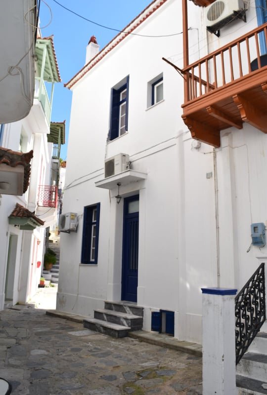 spacious_townhouse_in_the_centre_of_Skopelos_backof_the_house.jpg