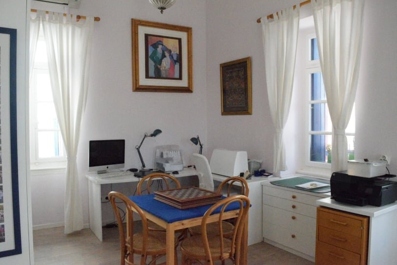 spacious_townhouse_in_the_centre_of_Skopelos_office_side.jpg