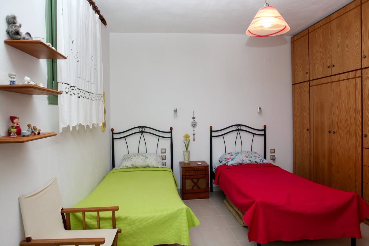 three_bedroom_villa_above_loutraki_bedroom_single_beds.jpg