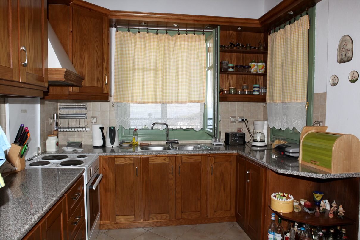three_bedroom_villa_above_loutraki_kitchen.jpg