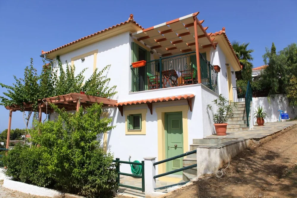 Three bedroom villa with pool above Loutraki — Skopelos Dream