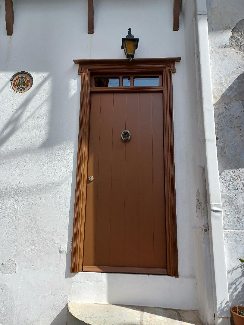 unique_townhouse_in_milos_area_door_front.jpeg