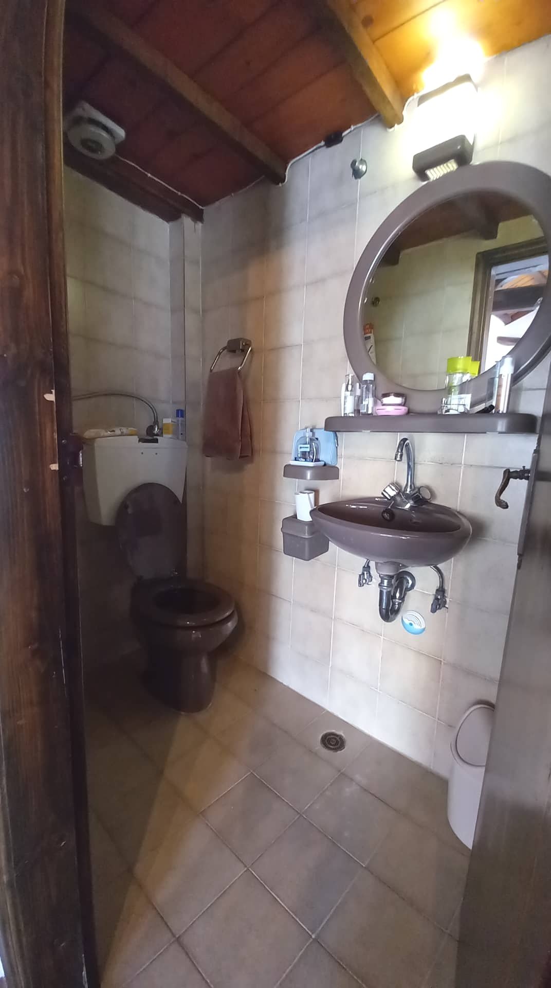 unique_townhouse_in_milos_area_bathroom_sink.jpg