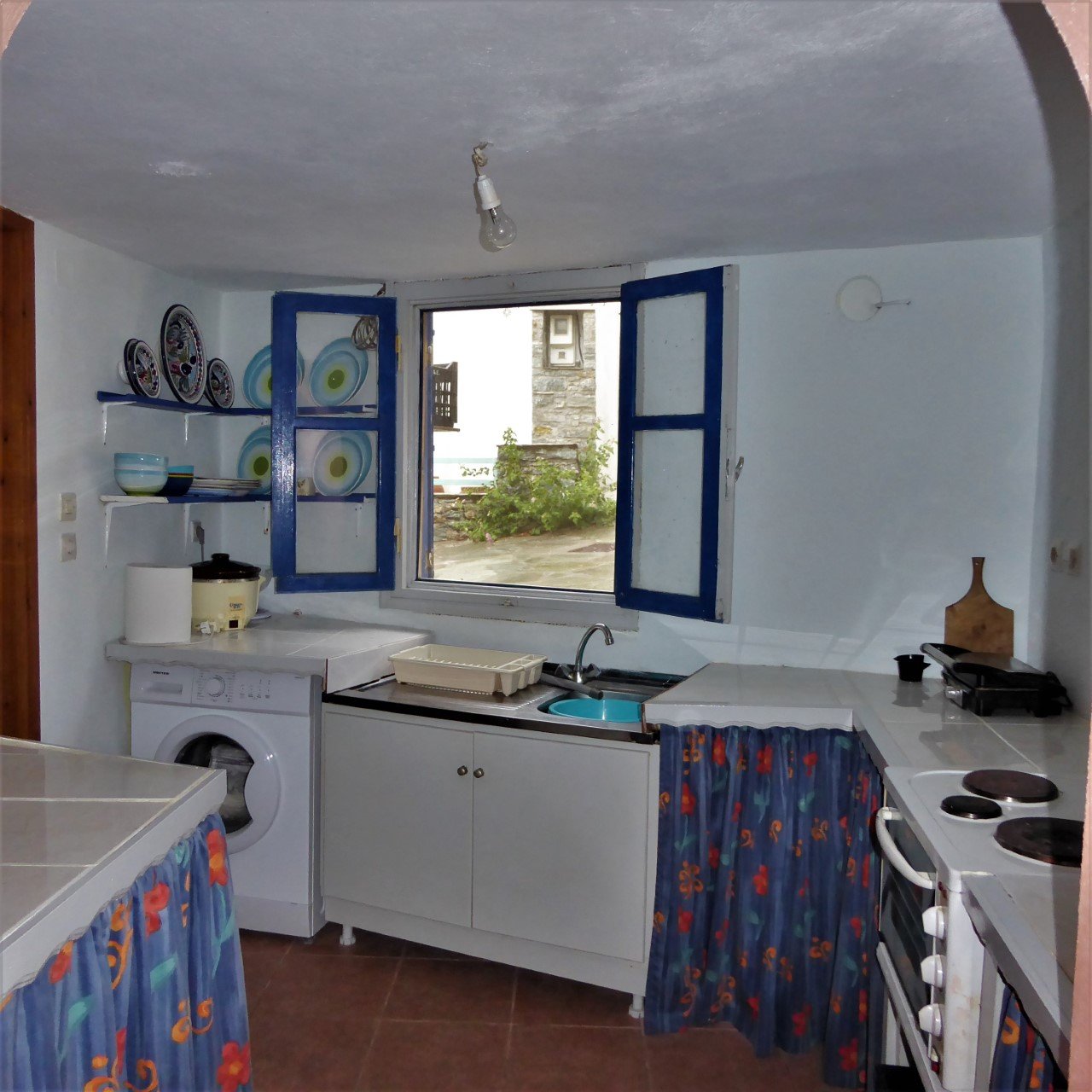 Fig_tree_cottage_wonderful_home_kitchen_window.jpg