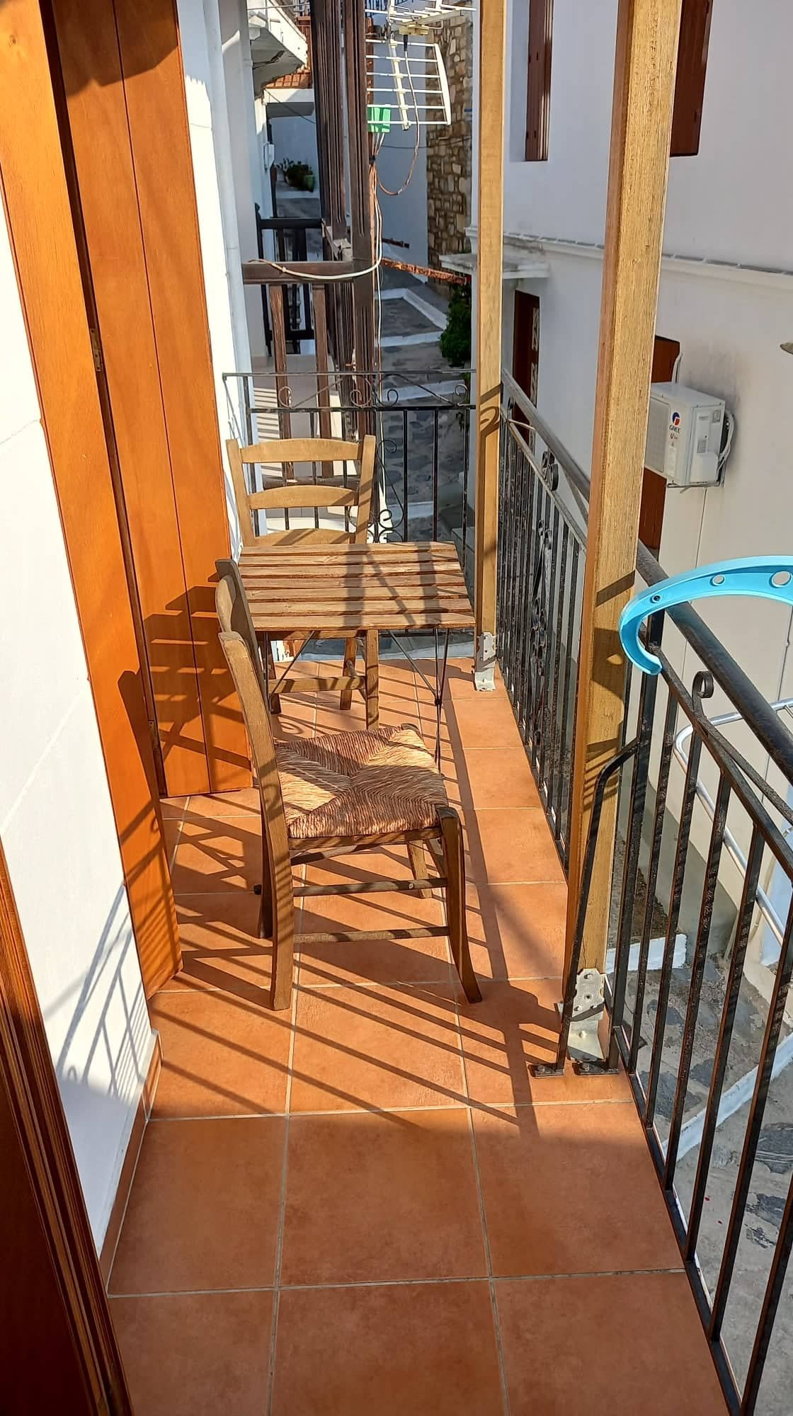 traditional_cosy_renovated_townhouse_balcony_chairs.jpg