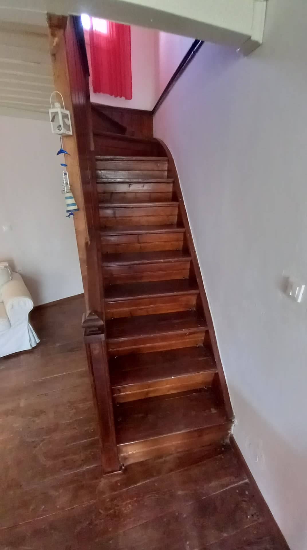 traditional_cosy_renovated_townhouse_stairs_up.jpg