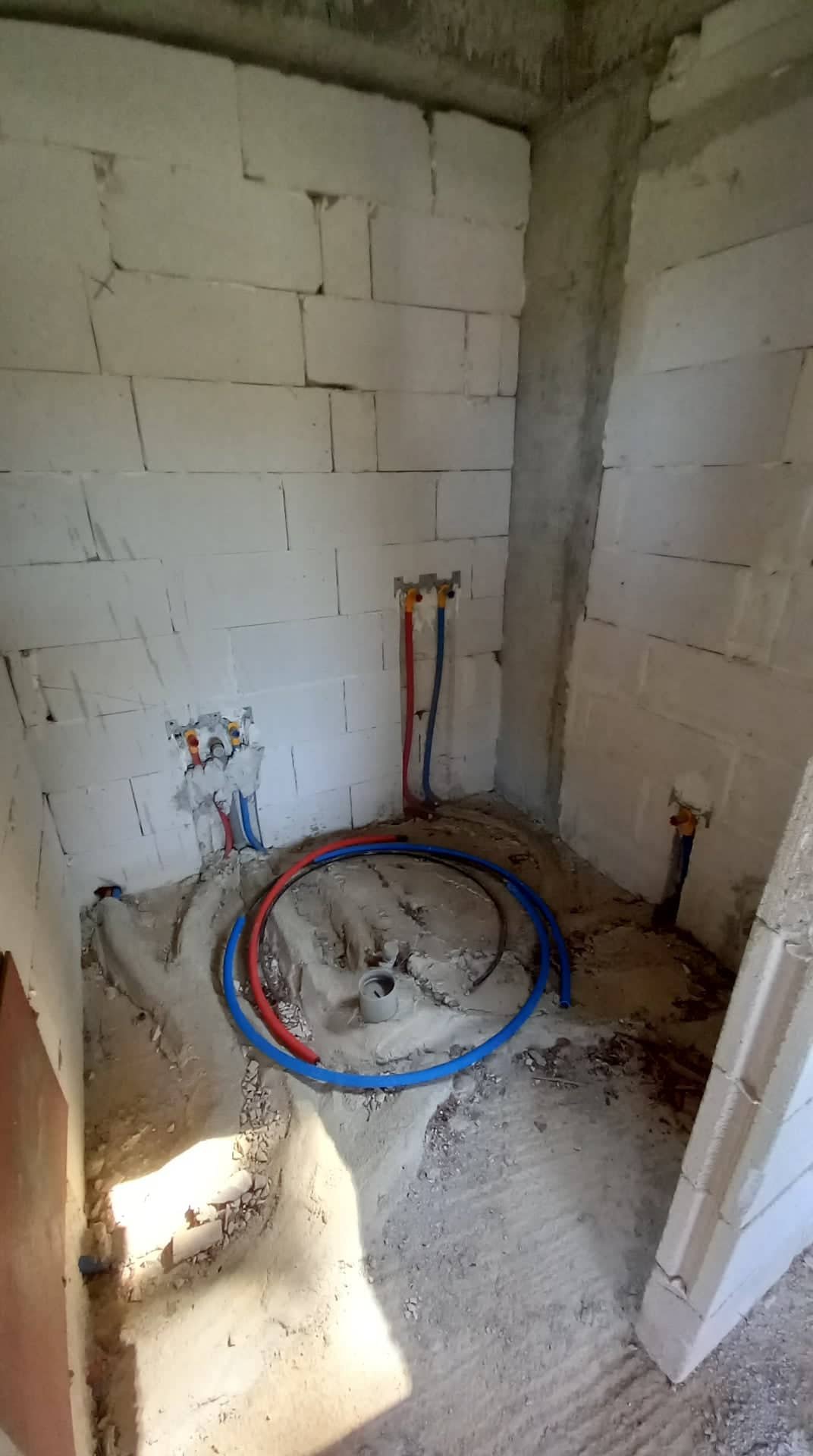 unfinished_house_in_wonderful_location_plumbing.jpg
