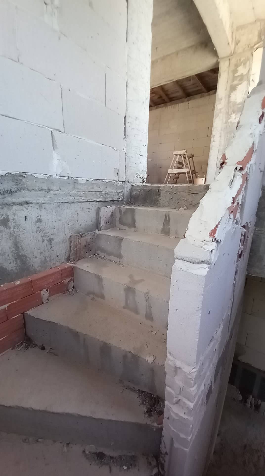 unfinished_house_in_wonderful_location_stairs_inside.jpg
